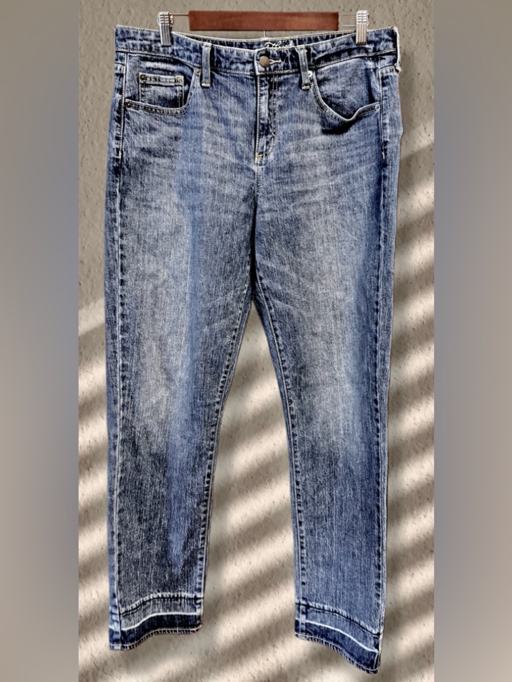 Universal Thread Women's Cropped Slim Straight Jeans - Light Blue Wash
